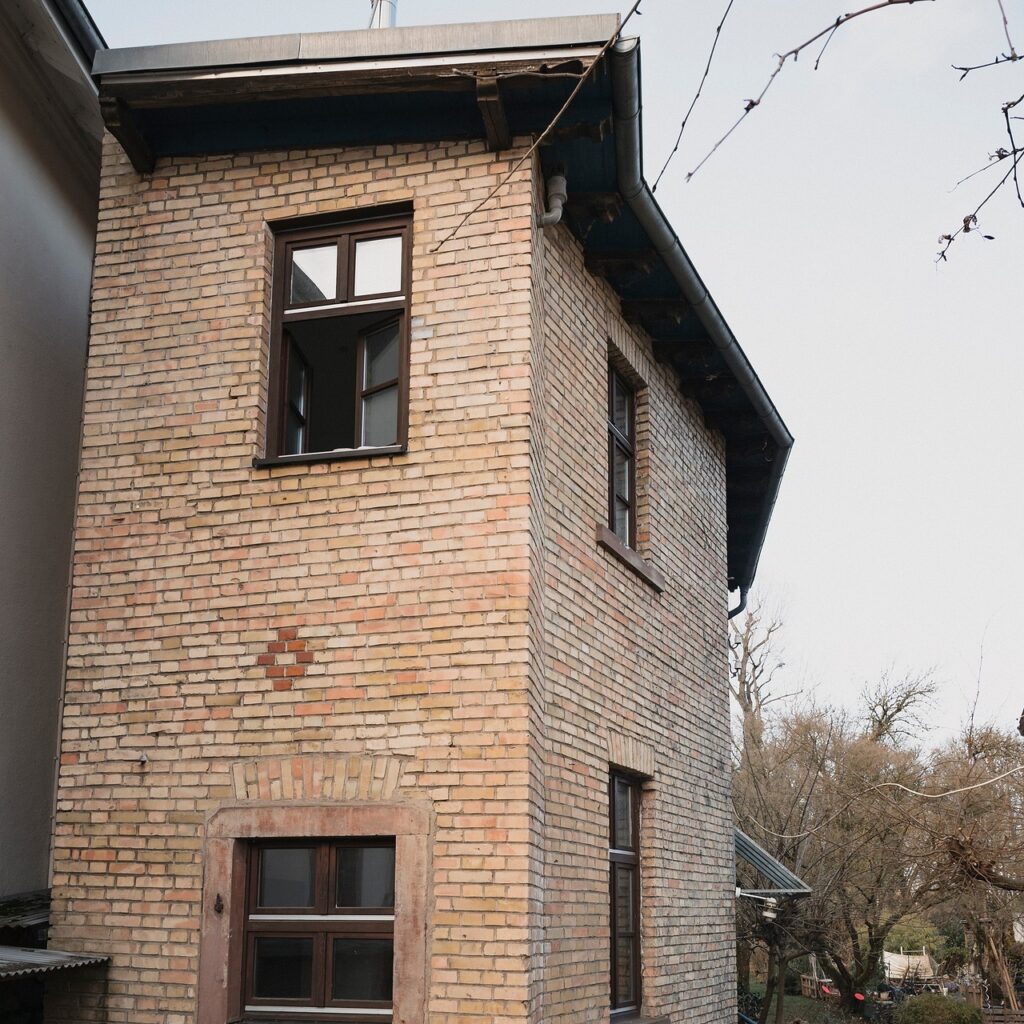 Die Fassade des Backhauses ist zu sehen.